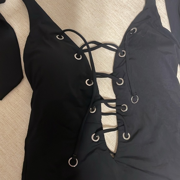 Barely Used in Excellent Condition Seafolly Lace Up Halter Maillot Swimsuit - Picture 3 of 11